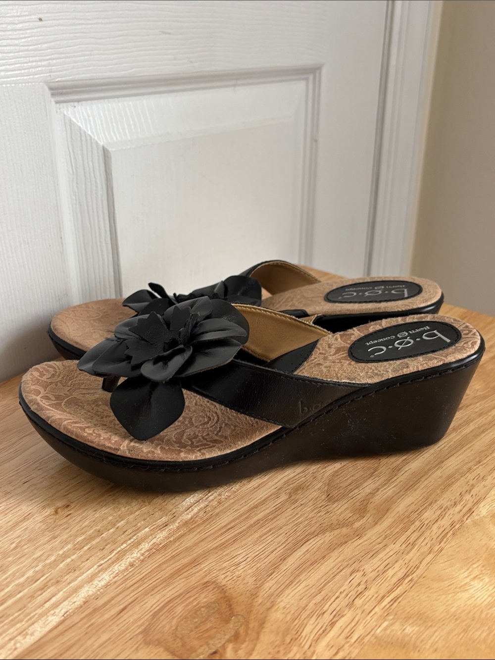 b.o.c. Black Floral Leather Wedge Sandals sz 7 sz 38 Comfort sandals small heel